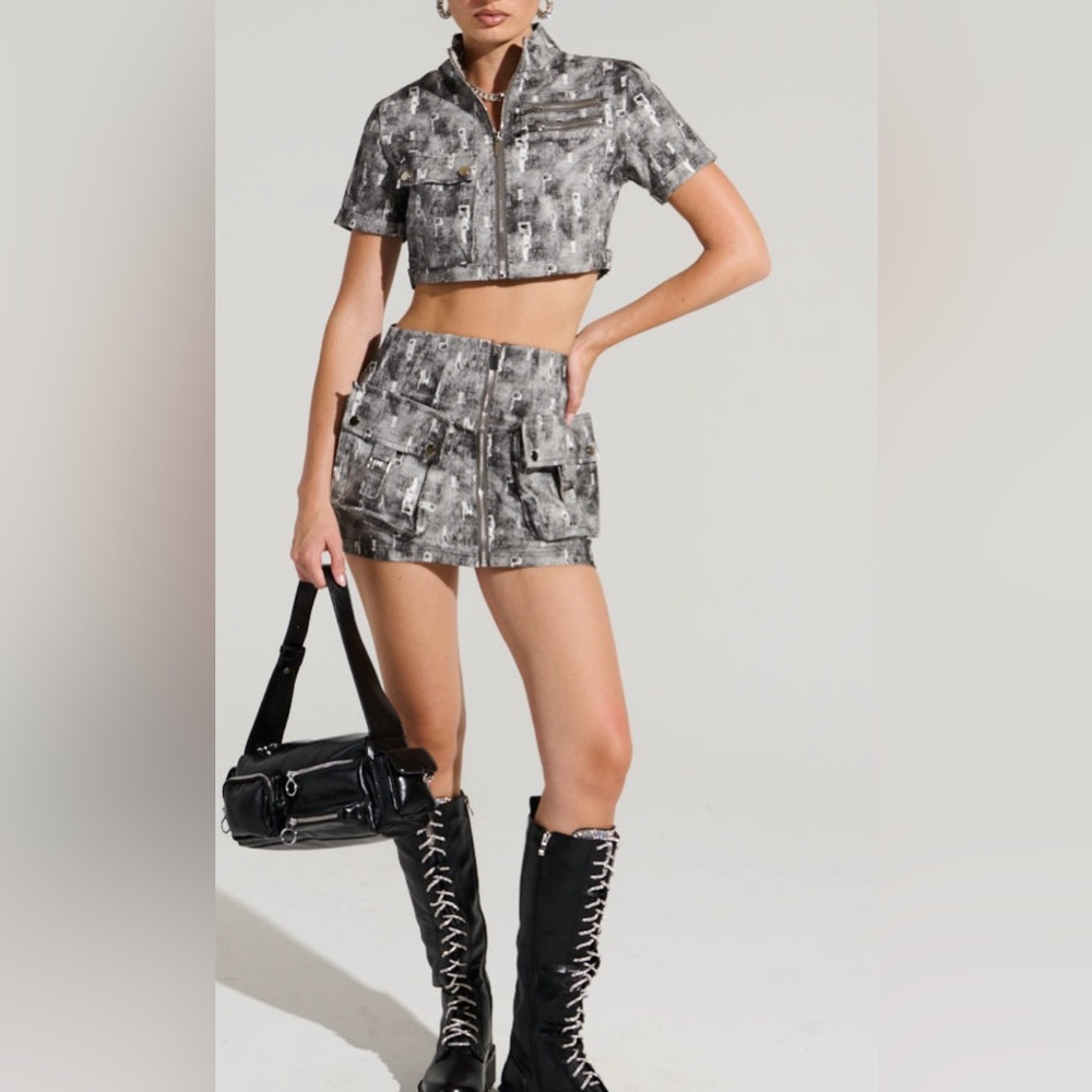 AKIRA Grey Print Cargo Mini Skirt Set